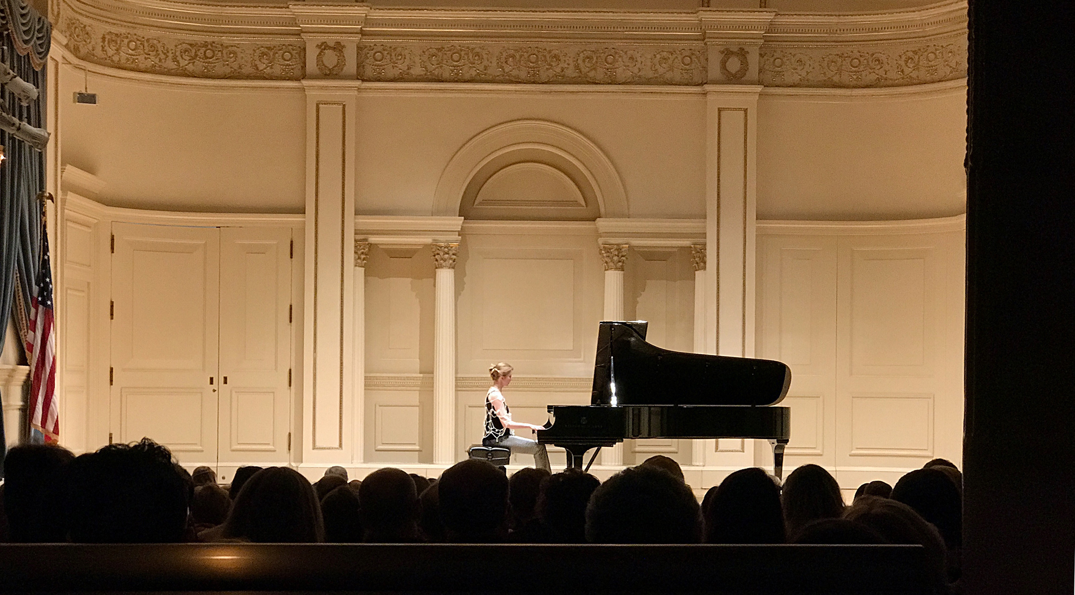Christina Kobb på scenen i Carnegie Hal