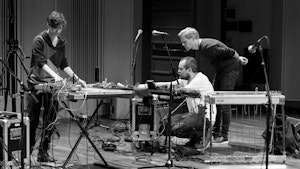 Andrea Neuman, Morten Qvenild and Ivar Grydeland are making music.