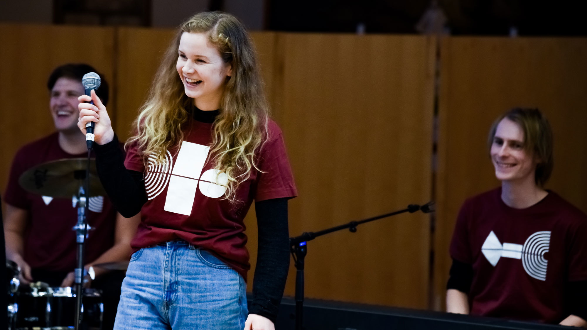 Marie Løvås laught while she sings at a concert in Bredtveit Women's Prison.