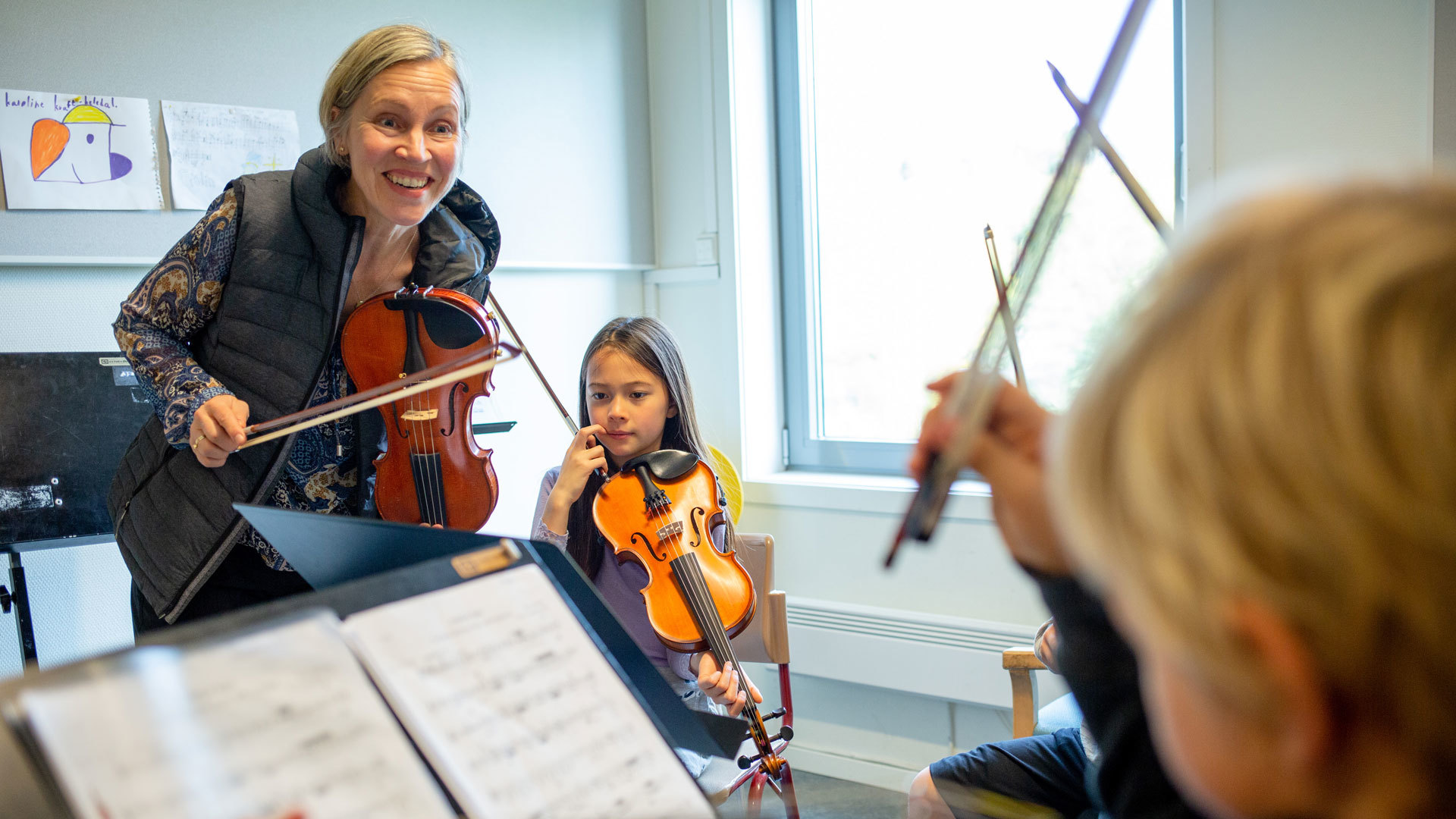 Marja Liisa Sandbakken underviser fiolinelever på UngMusikk, Kolben