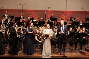 Margrete Fredheim synger med orkester