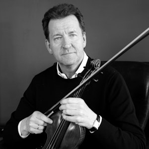 Portrett av Per Gisle Haagenrud med fiolinen