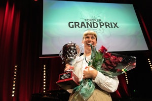 Tora Gaden mottar pris på Forsker Grand Prix