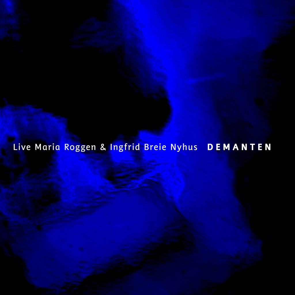Plate-cover av Live Maria Roggen og Ingfrid Breie Nyhus. Blått på svart bakgrunn.