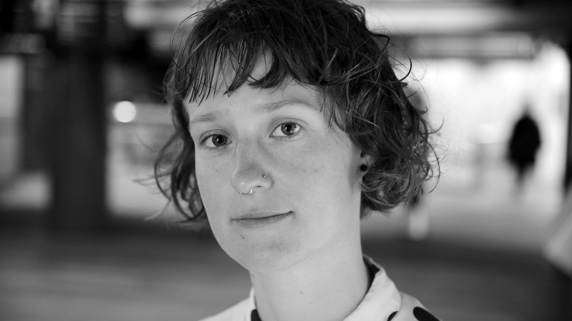 Portrett av Signe Emmeluth i svart-hvitt