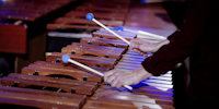 Hender som spiller marimba