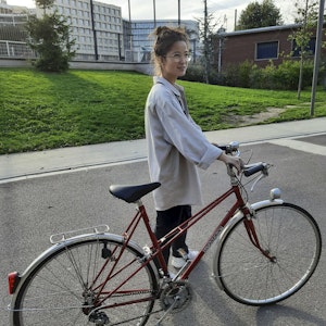 Anna med sykkel