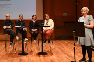 Panelsamtale med (f.v.) John Vinge, Ola Berge, Anja Nylund Hagen, Guro Utne Salvesen og Heidi Stavrum (moderator).