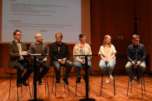 Panel med (f.v.) Hans Ole Rian, Morten Wensberg, Audun Molde, Nora Bilalovic Kulset, Anna Rødevand, Eirik Raude