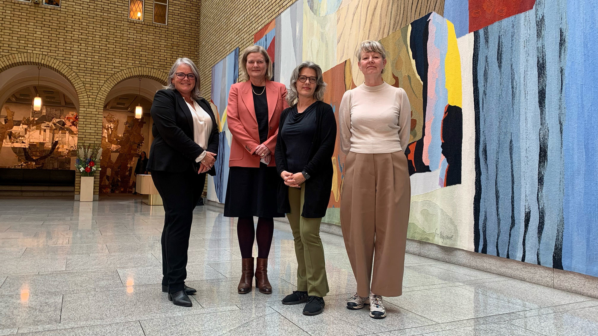 Kari Anne Jønnes, Marianne Skjulhaug, Astrid Kvalbein og Irene Alma Lønne på Stortinget.