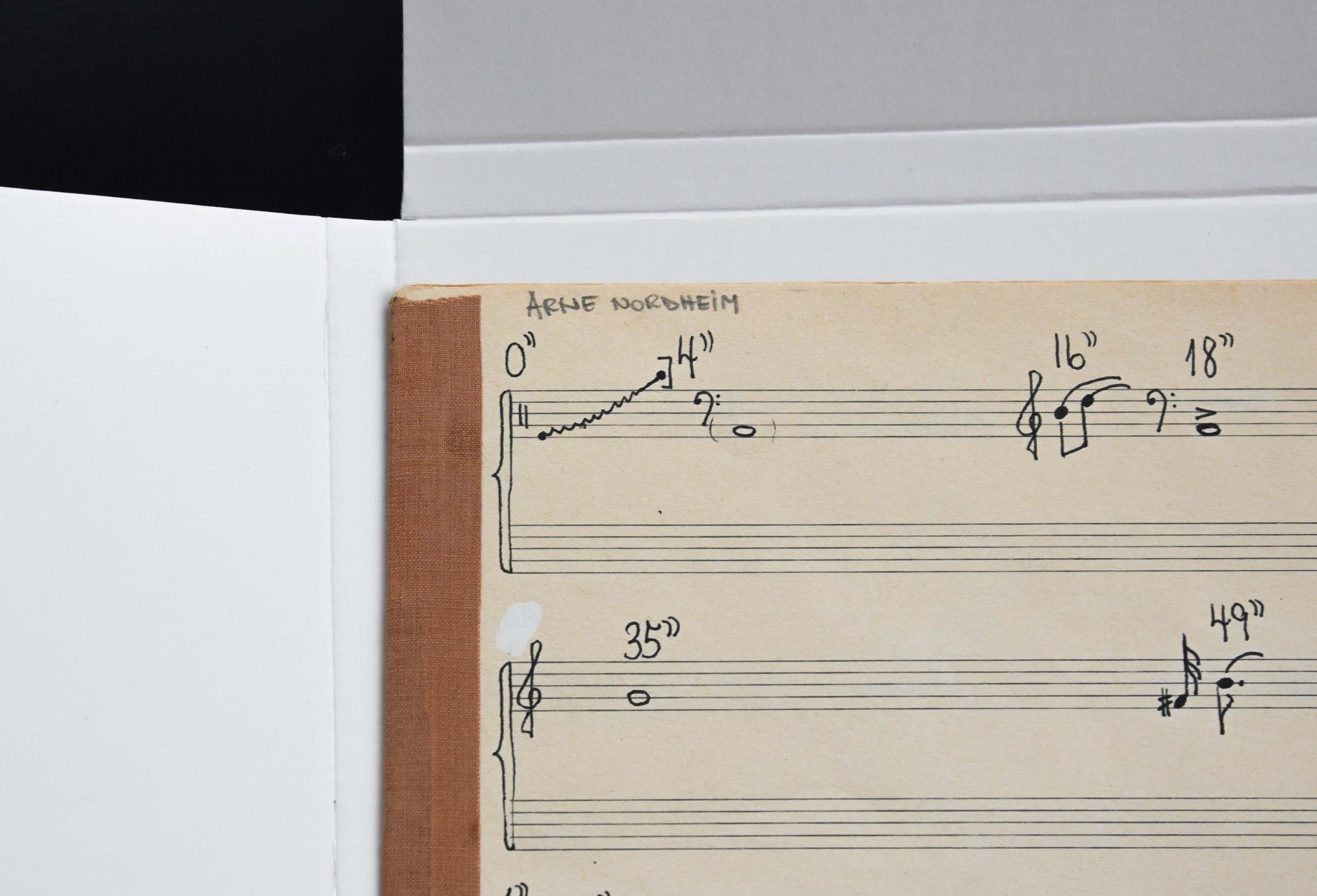 Nærbilde av håndskrevne noter fra Arne Nordheim