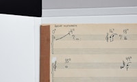 Nærbilde av håndskrevne noter fra Arne Nordheim