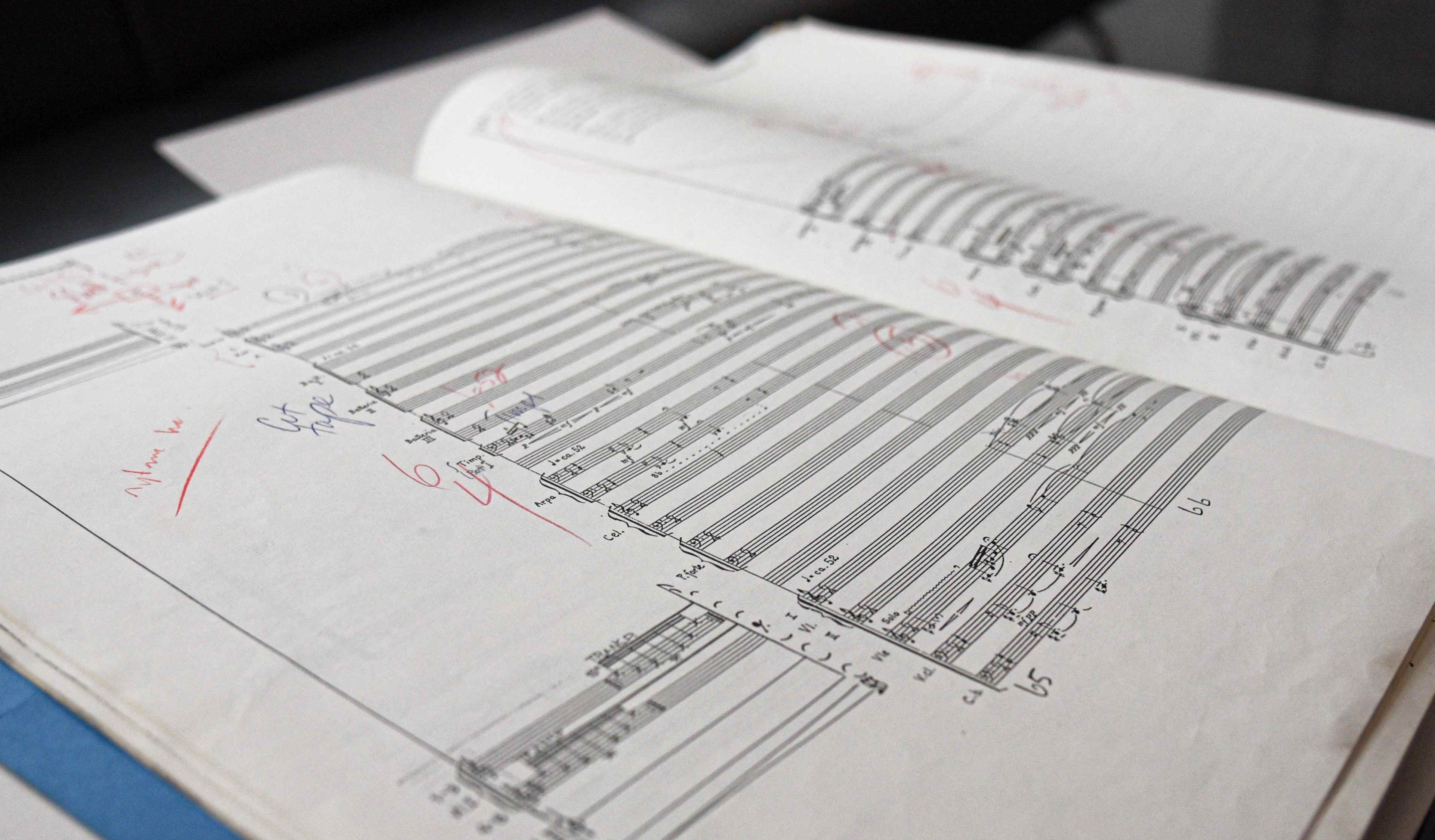 Nærbilde av håndskrevne noter fra Arne Nordheim