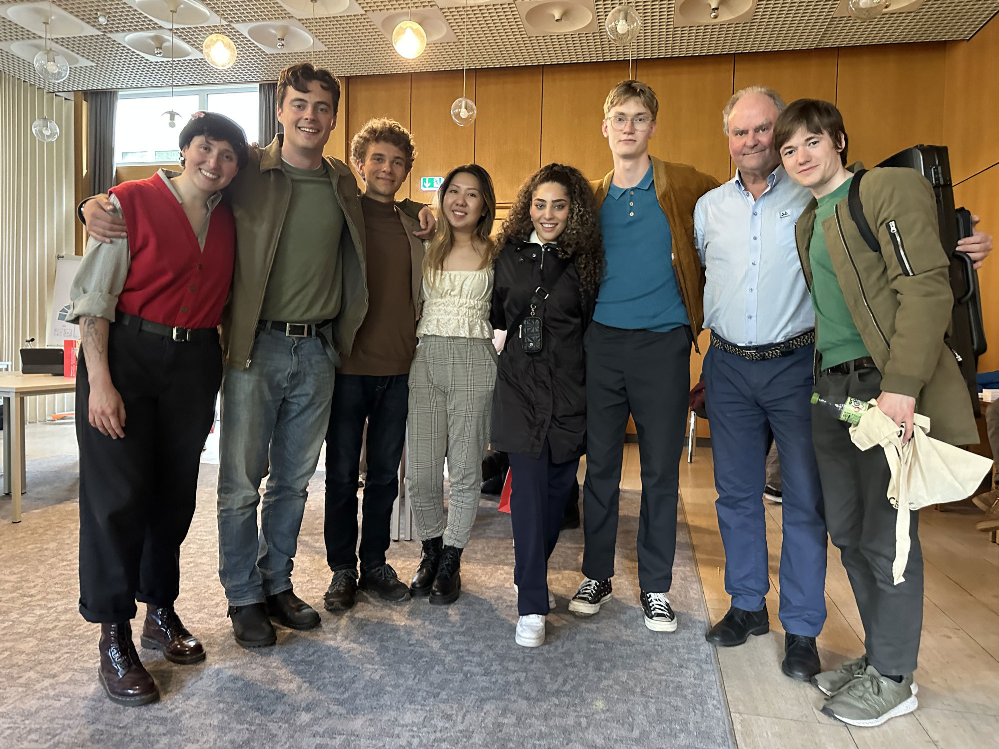 Gruppebilde av deltakere på kurset BAIL 2023.  August Schieldrop, Karolina Le, Elias Frist, Harald Ramm Haugland, Mathias Liodden, Solanch Sosa, Reem Riyadh og Andreas Sønning.