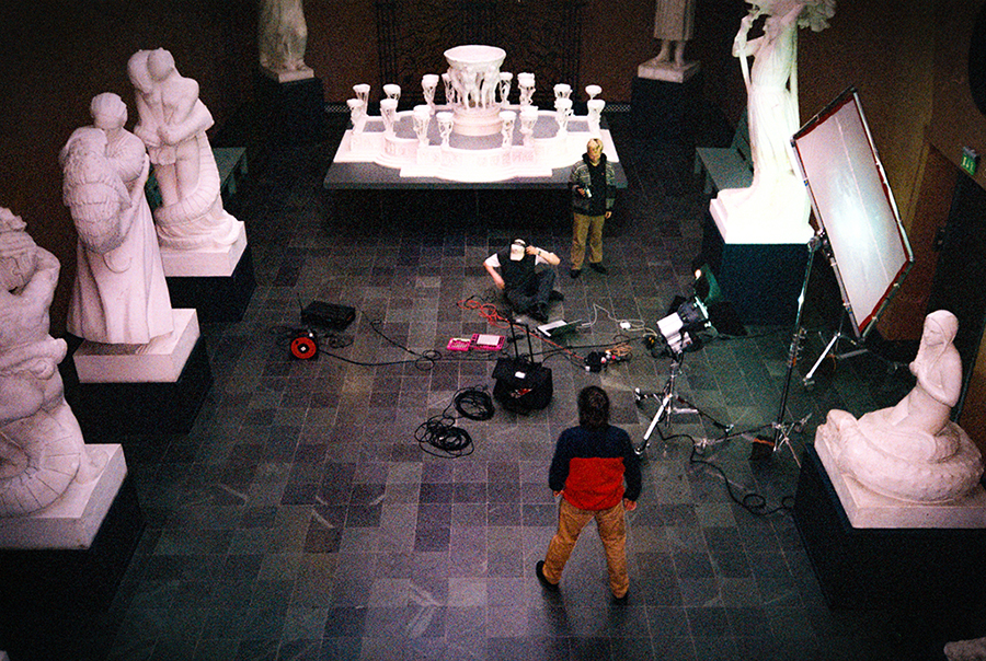 Tobias Grønborg med rigg til konsert i Vigelandsmuseet.