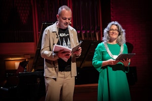 Astrid Kvalbein og Morten Qvenild taler i Lindemansalen.