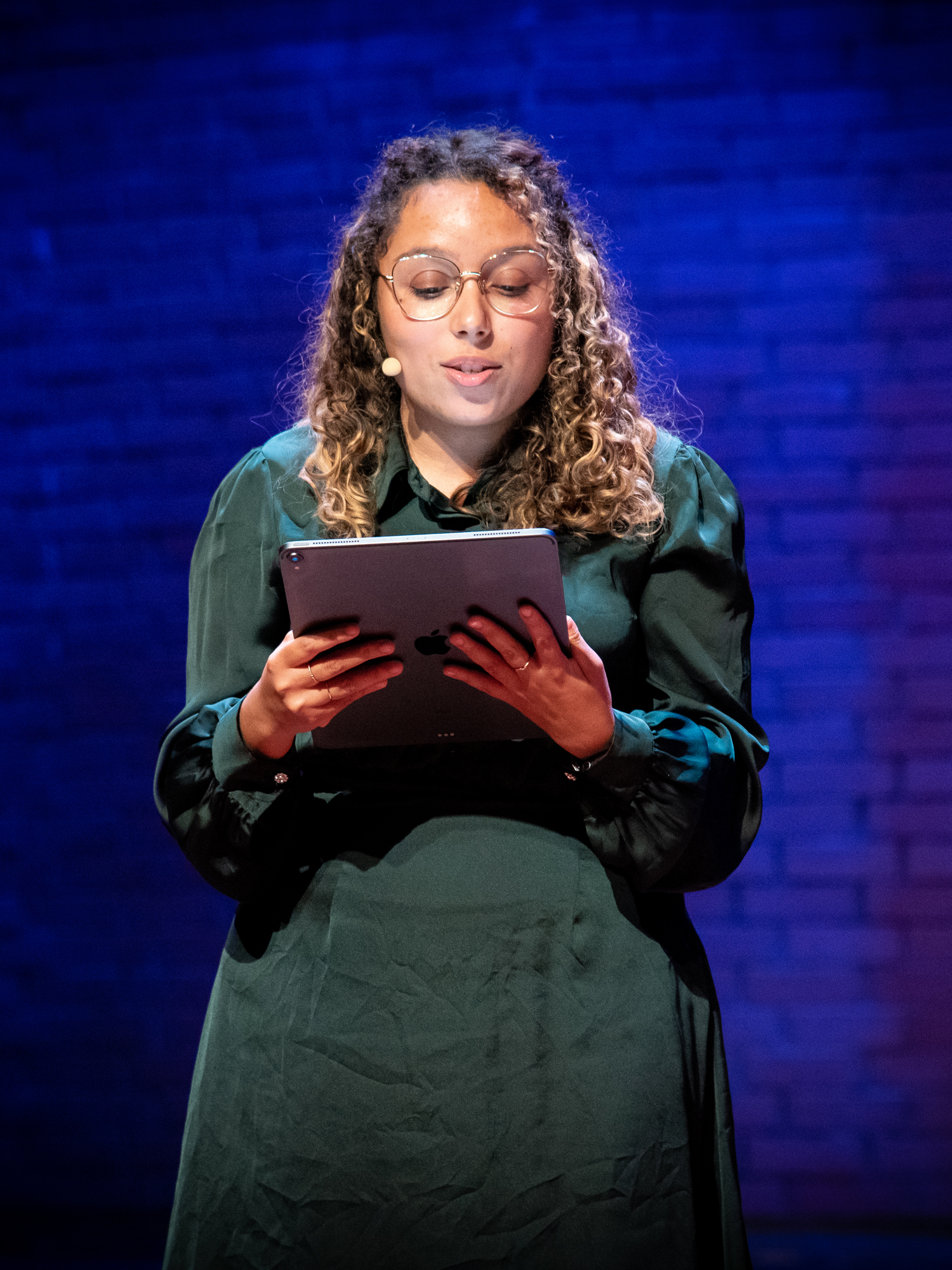 Lucie Lou Camps taler i Lindemansalen.