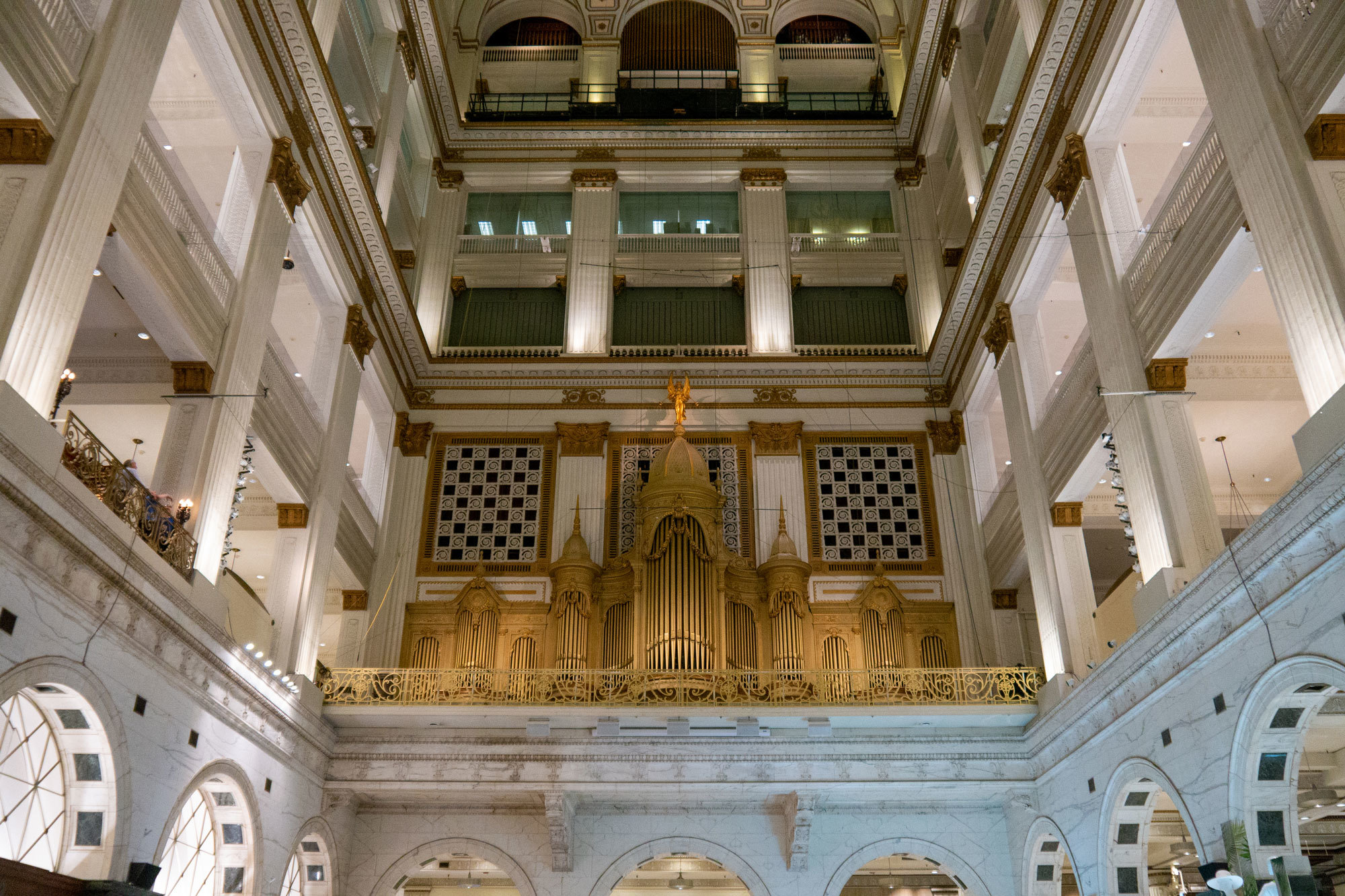 Wanamaker-orgelet i Philadelphia nedenifra.