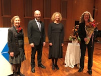 Ph.d. Ragnhild Strauman sammen med bedømmelseskomiteen etter disputasen