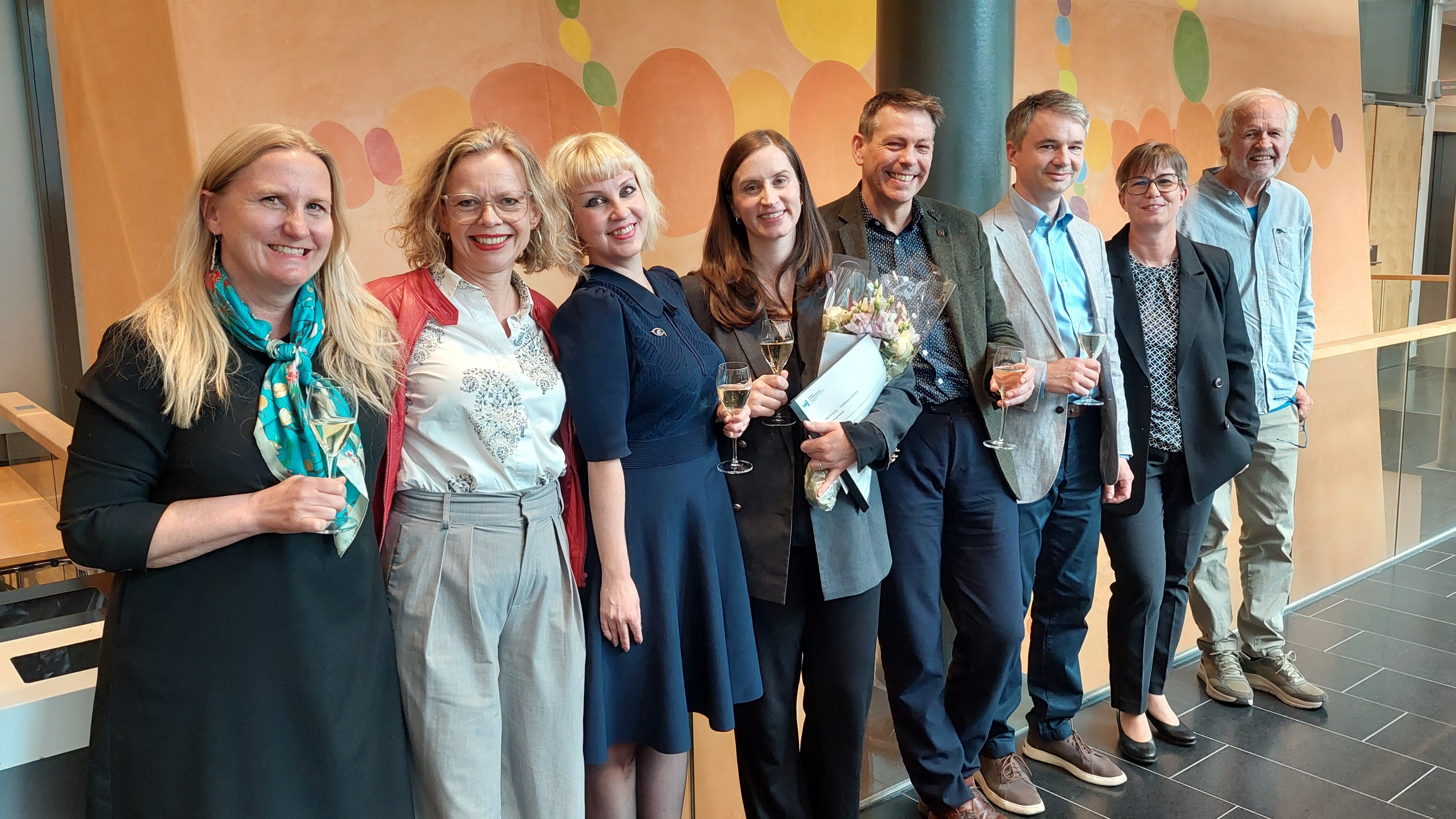 Theresa Coffey sammen med veiledere, komite og disputasleder