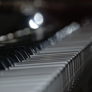 Nærbilde av pianotangenter