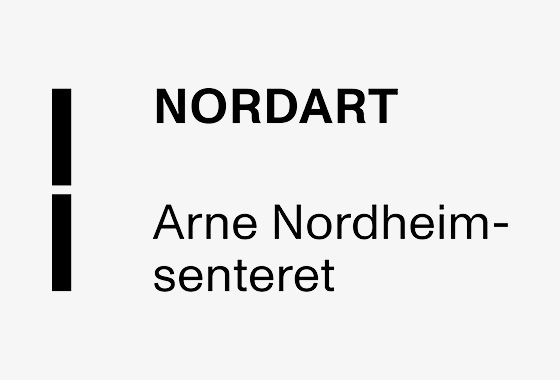 Svart Nordart-logo på hvit bakgrunn
