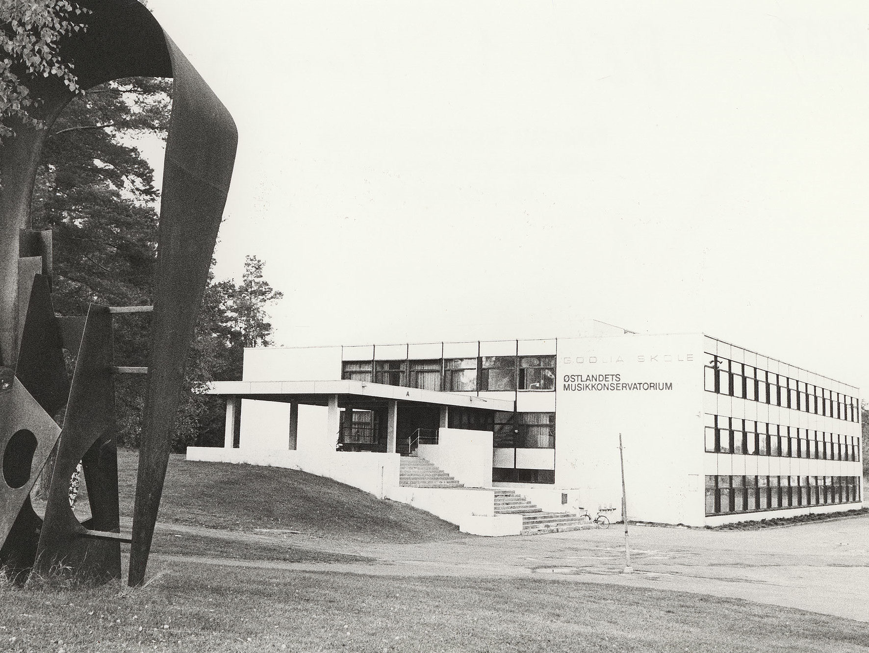 Svarthvittbilde av Østlandets Musikkonservatoriums lokaler på Godlia.