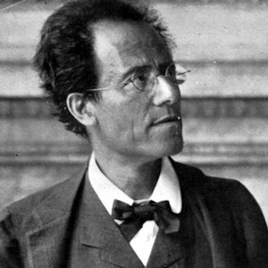 Foto av Mahler i dress