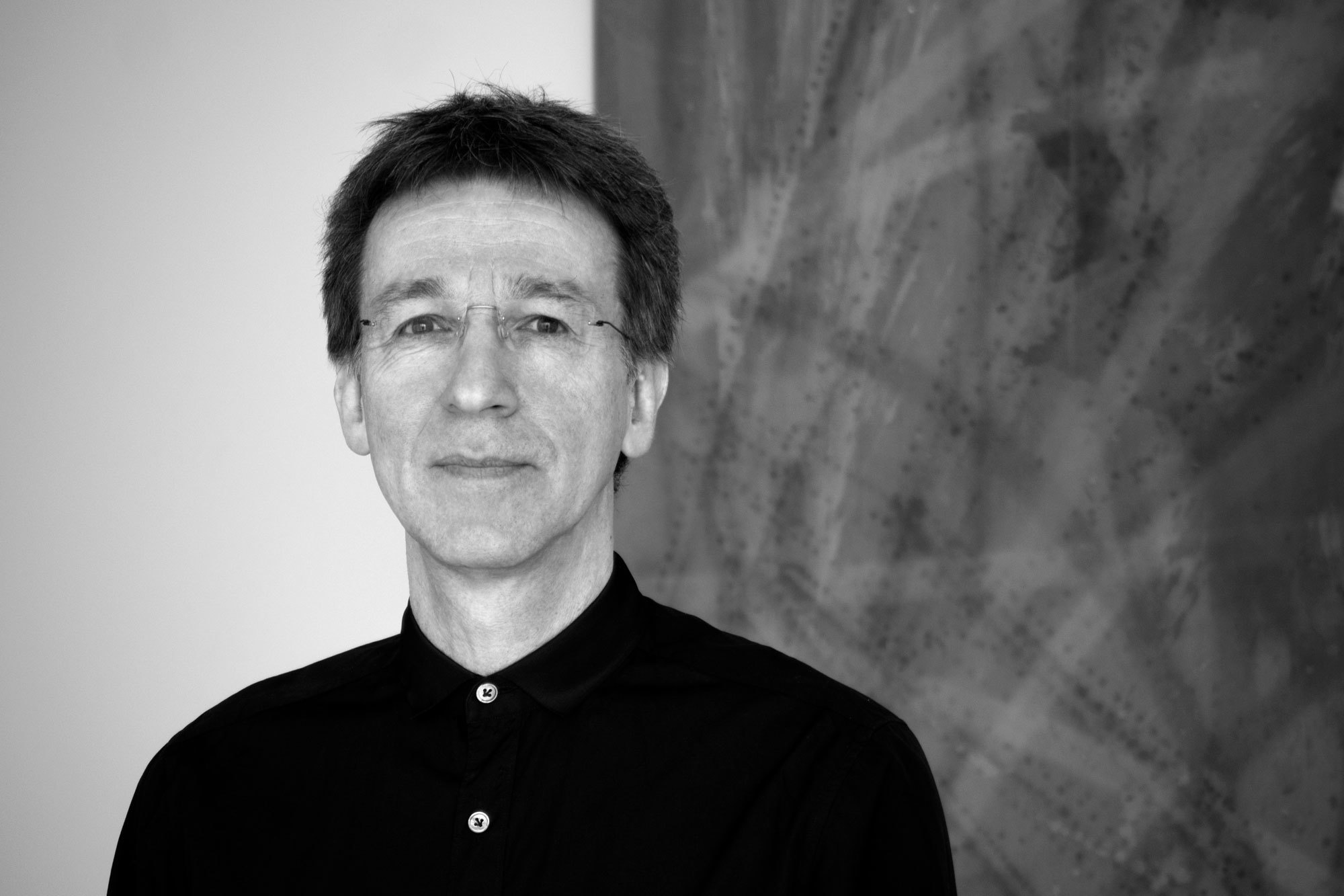 Portrett i svarthvitt av Eivind Aadland.