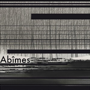 Plakat til konserten Abîmes med tittelen i bokstaver oppå mønster med grå striper.