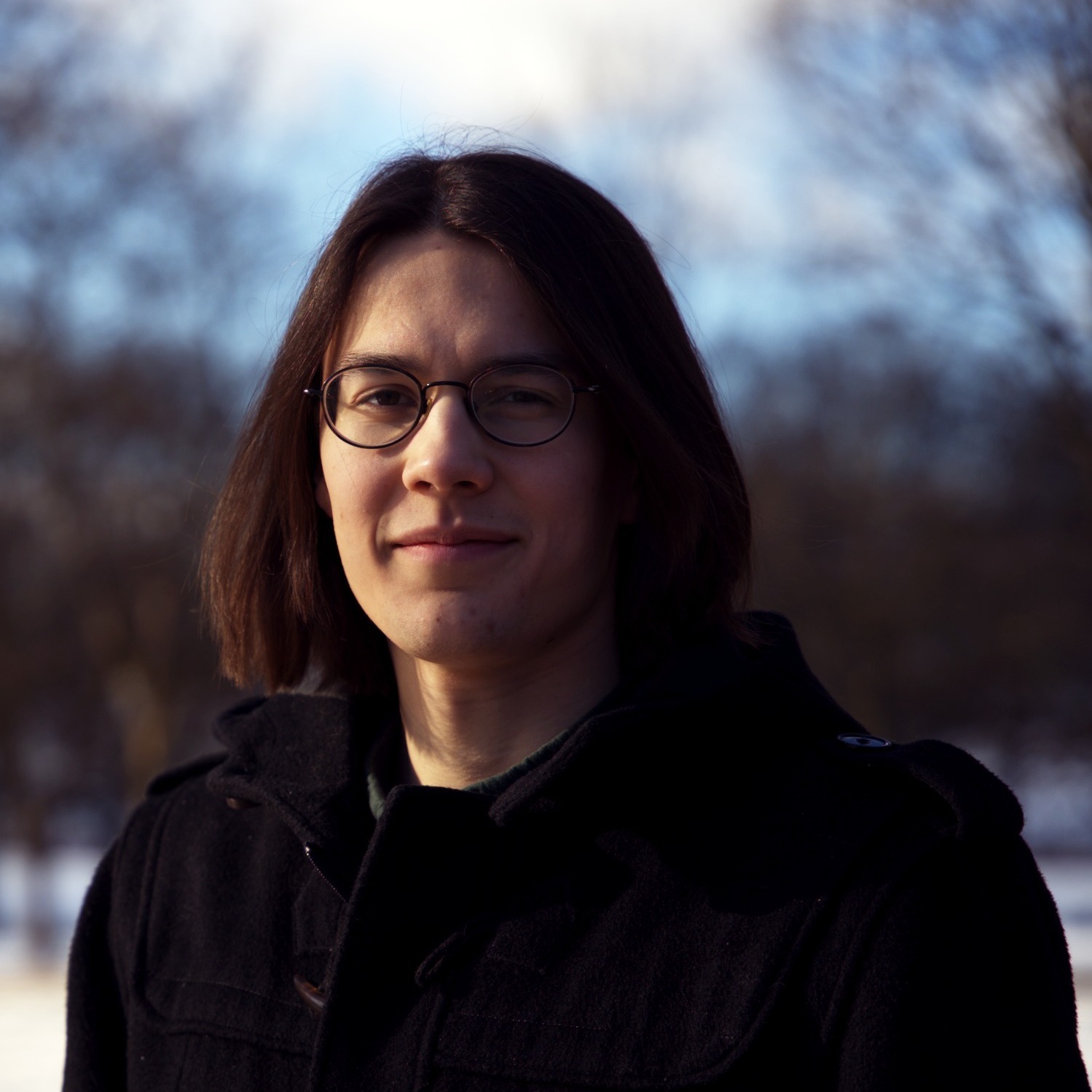 Portrett av Fredrik Strand Blichfeldt i vinterlandskap.