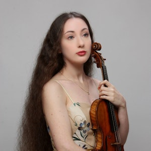 Portrett av Hadar Rimon med fiolin