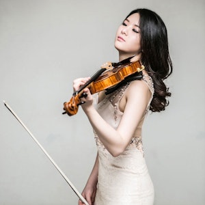 Kelly Lee med fiolin