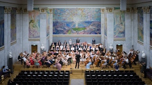 Orkesteret til Barratt Due spiller i Universitetets aula.