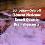 Plakat til konsert med Sol Léna-Schroll med lilla bølger og orange sjø. Står navnet på de medvirkende: Sol, Clément Merienne, Benoit Quentin og Dré Pallemaerts.