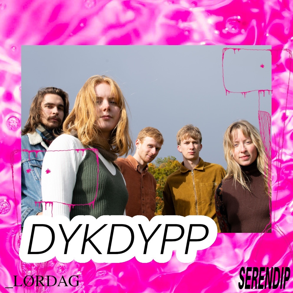 Bandet Dypdykk i en gruppe, med rosa Serendip-grafikk.