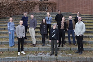 Medlemmene i styret poserer i amfiet bak Musikkhøgskolen.