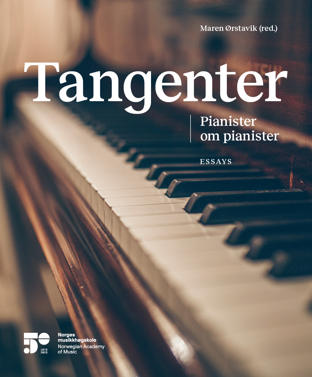 Fargebilde av tangentene på et klassisk piano, med tittelen på boka