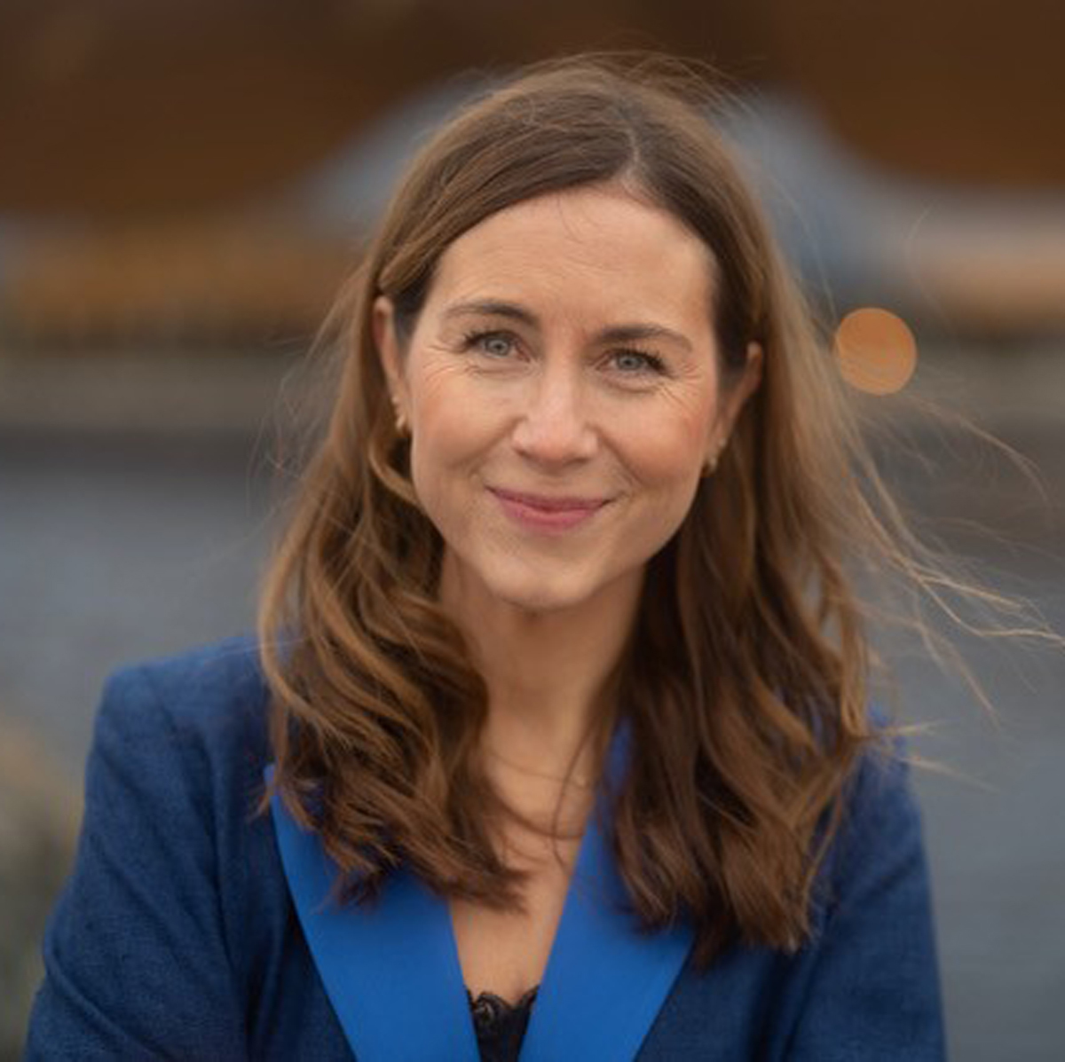 Portrett av Marit Tøndel Bodsberg i blå jakke.